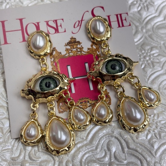 Shia Gold and Pearl Eye Earrings - Picture 2 of 6